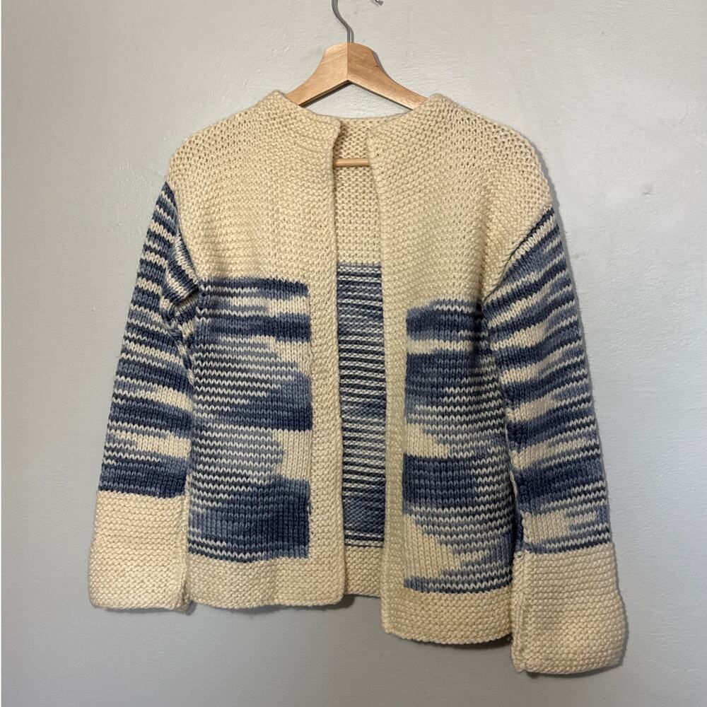 Women's Size M Hand Knit Blue and Cream Cloud Abstract Pattern Chunky Cardigan